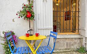 Heart Of Montmartre Cute & Cozy